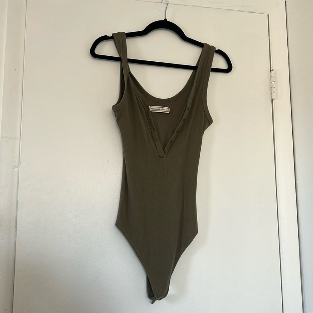 Brand new Abercrombie henley body suit M